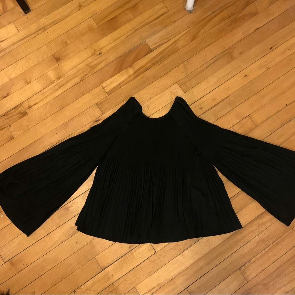 Mendocino Cold Shoulder Top